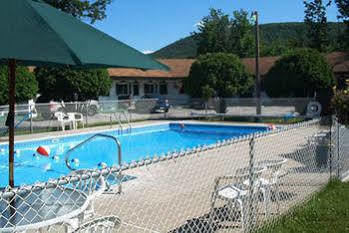 Moose Brook Motel Горем Экстерьер фото