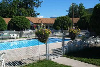 Moose Brook Motel Горем Экстерьер фото