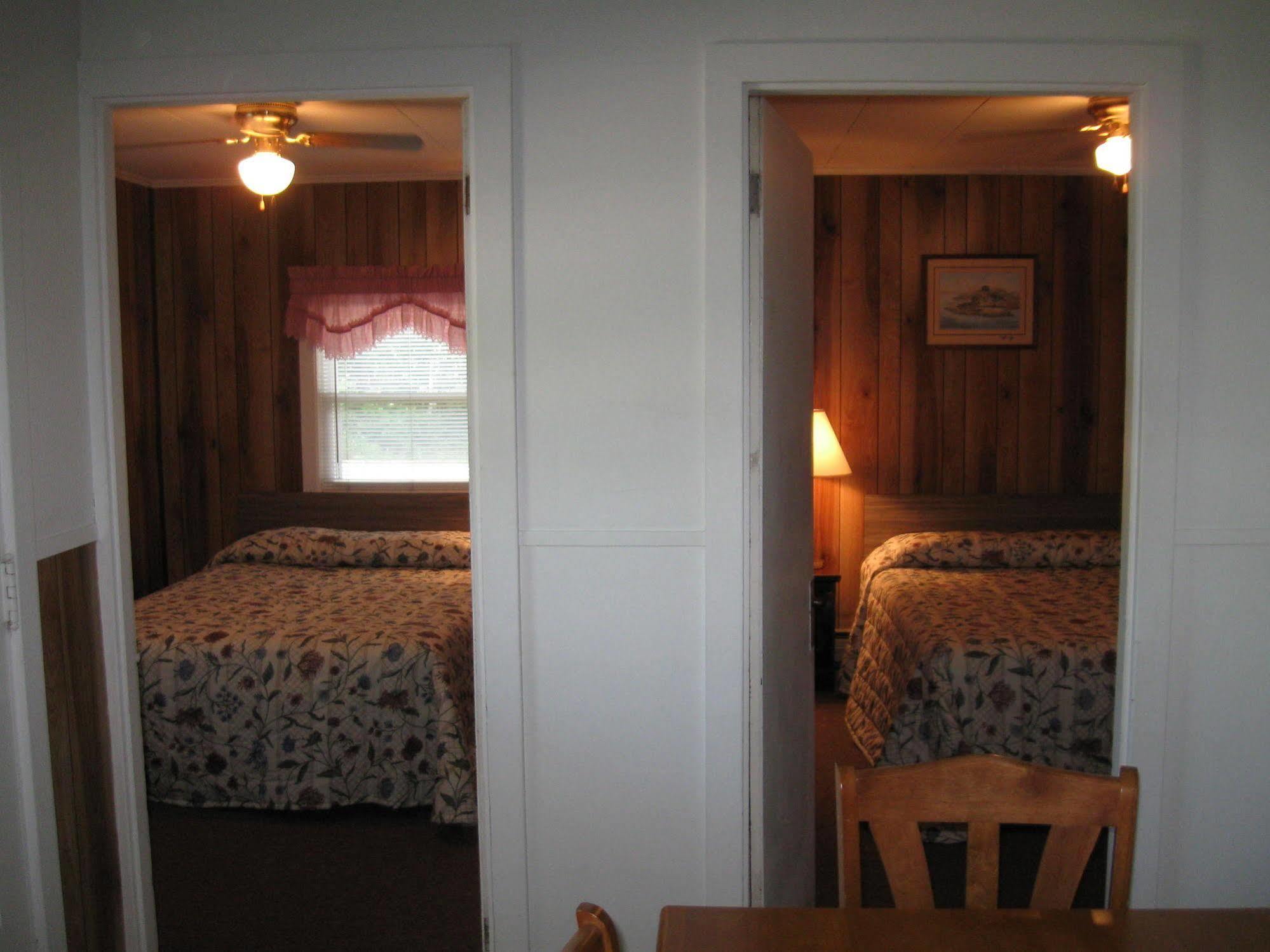 Moose Brook Motel Горем Экстерьер фото